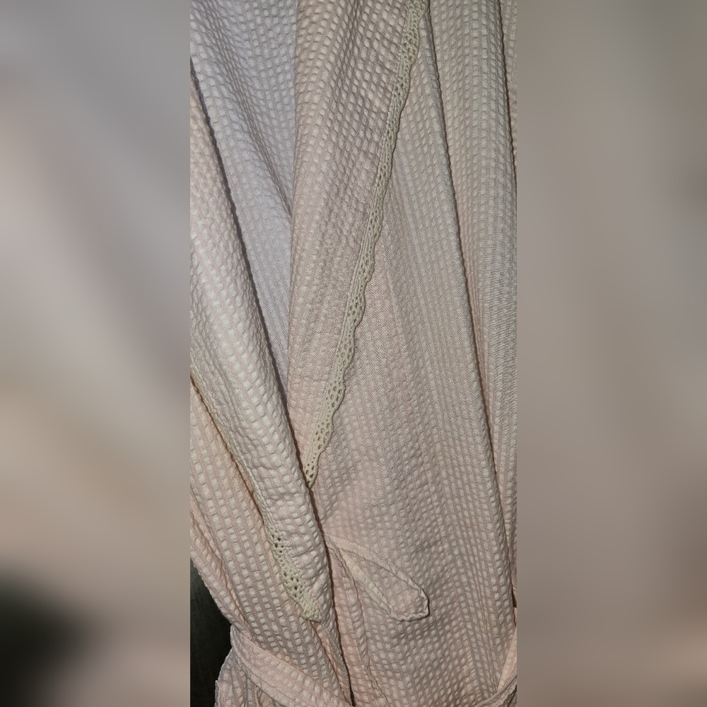 Floral Vanity Fair Robe! - Picture 6 of 8